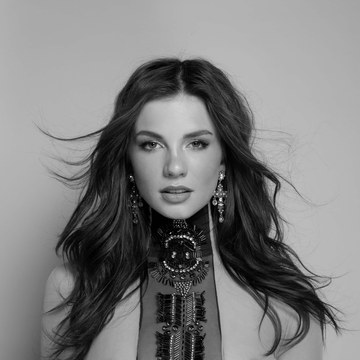 Maan de Steenwinkel - Emst Event Series Collection in home agenda new.jpg - hidden celebrity photo